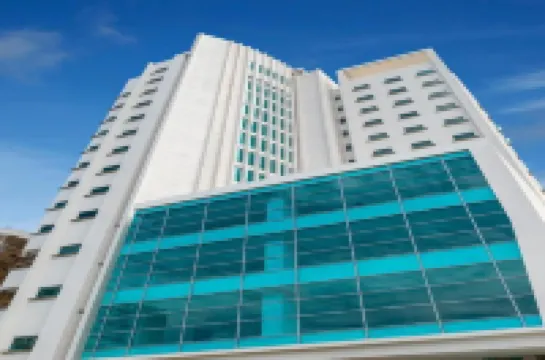 多拉多廣場上普拉多酒店