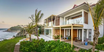 Sala Beach House Hotels near Thompson's Bay Beach
