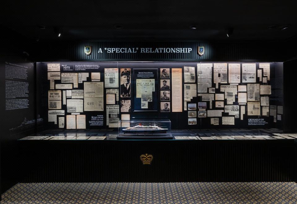 퀸 엘리자베스 2 호텔의 역사적인 선박 외관 사진