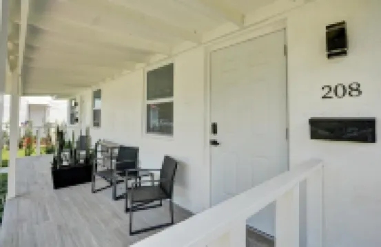 Modern Hallandale Apt w/ Backyard Near Beach