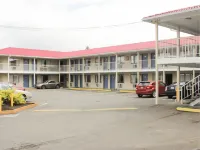 Days Inn by Wyndham Lakewood South Tacoma - parking