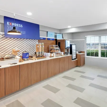 Holiday Inn Express & Suites Port Washington by IHG