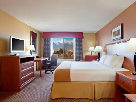 Holiday Inn Express & Suites ONTARIO AIRPORT by IHG パシフィック・プラザ周辺のホテル