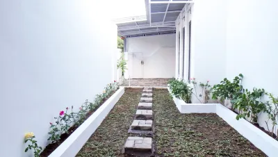 Almira Home Stay Banyuwangi Kota 3 Bedroom Syariah