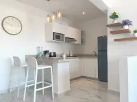 Beautiful Studio Very Close To The Beach and 5th Avenue