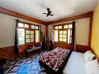 Ohana Cafe & Homestay Hotels near Chalo Kasol Huts and Camps