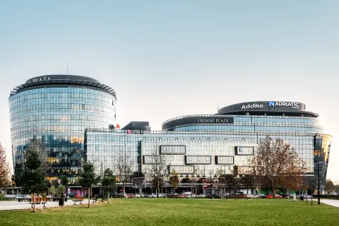 波德戈裏察皇冠假日酒店