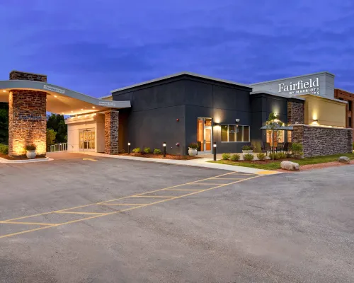Fairfield Inn & Suites Milwaukee North Hotels in Glendale