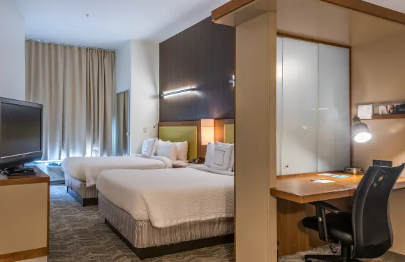 斯泰茨伯勒大學區SpringHill Suites酒店