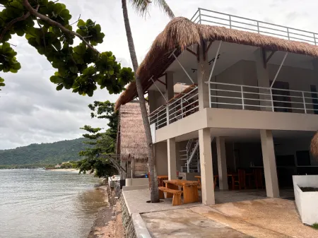 MAI LAKU Cottage Отели рядом с достопримечательностью «Gili Nanggu»