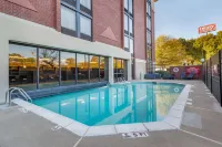 Drury Inn & Suites Atlanta Airport - Rooftop Pools