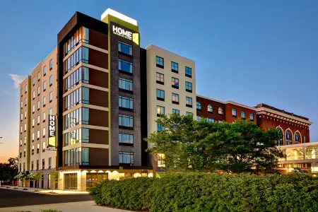 Home2 Suites by Hilton Kalamazoo Downtown Отели в г. Плейнуэлл