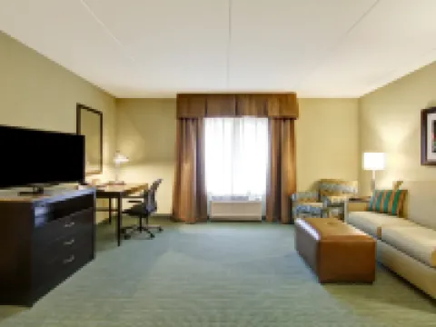 ฮิลตันการ์เด้นอินน์ วูดบริดจ์ โรงแรมในวูดบริดจ์