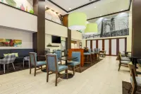 Hampton Inn & Suites Wheeling-The Highlands - breakfast