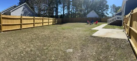 Fuquay's Best! Recently renovated, convenient to downtown, fenced yard, fire pit Отели рядом с достопримечательностью «Samantha's Jewelry Design & Repair»