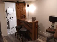 Beautiful Townhome Centrally Located Pet Friendly Hot Tub & Bonus Basement Room Hotels in Summit Park