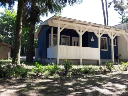 Bungalow "Müritzblau", approx. 250 meters to Müritz Отели в г. Мюриц