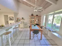 Aloha Serenity: North Shore Hot Tub Escape Hotels in Kalihiwai