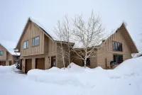 Ski In/Ski out - Great Location in Big Sky Mountain Village
