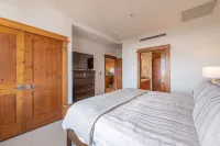 Perfect location❤️ 1 bed / 1 bath retreat in the heart of Northstar Village Hotels near Carnelian Bay