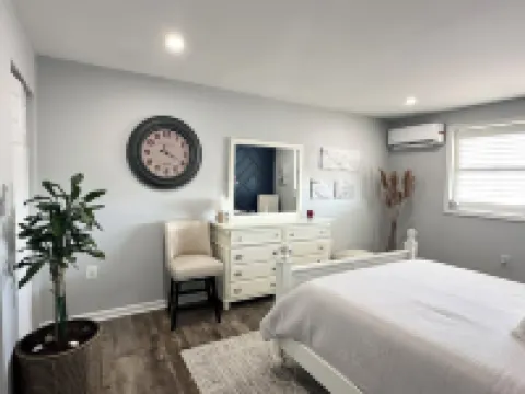 Lovely Renovated 2-Level Condo + Pool + Steps to the Beach!