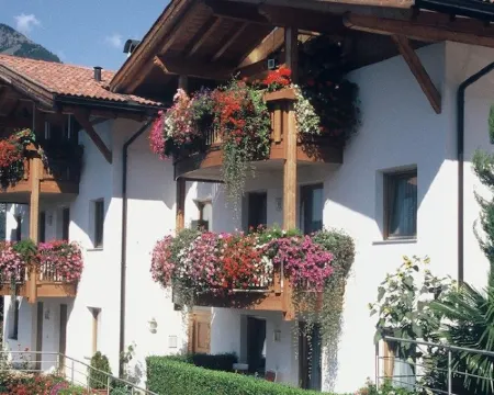 App. LENA - Erlenbach House in Schenna near Merano Hotels in Scena