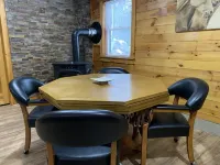 Pinewood Lodge | Cozy Pet-Friendly Log Cabin 5 min to Mt Sunapee