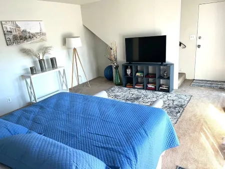 West Hollywood, Hollywood Hills, Sunset Strip House with Beautiful Views Отели рядом с достопримечательностью «West Hollywood Chamber of Commerce»