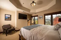 Lake Getaway! Elegant 2-Bedroom Condo in Downtown McCall