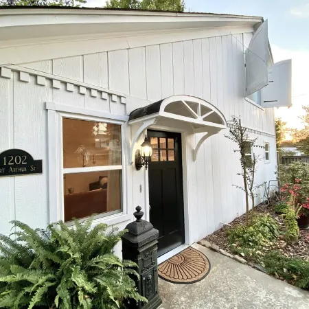 Experience History in an original Carriage House located behind a Colonial home. Hotels in Mena