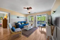 NEED TO GET AWAY? UPDATED CONDO 1 BLOCK TO BEACH Hotels in Surfside Beach