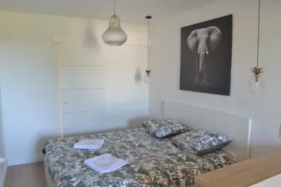 Le Bompard 50 m² Art Deco villa with garden