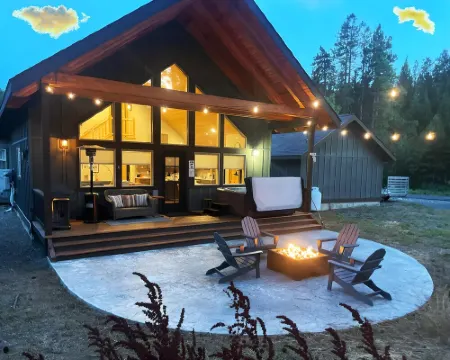 Snowshoe Inn - King Master - Hot Tub - Fire Pit - Trails - Community Pool Hotels in Ronald