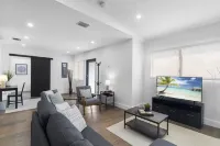 4 Bed, Hot Tub, Private Miami Home