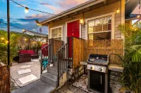 Bio-Hackers! Beach 1 Mile, Cold Plunge, Sauna, Hot Tub, Xbox, Walk to Downtown!