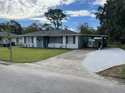 Charming Ocean Springs Home with Golf Cart Hotel in zona Shell