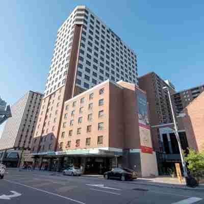 DoubleTree by Hilton Ottawa Downtown Hotel Exterior