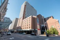 DoubleTree by Hilton Ottawa Downtown Hotels near مطار أوتاوا الدولي