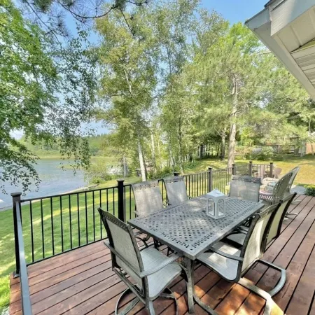 Relax and recharge! Cabin on a tranquil bay on Deer Lake is a perfect get away!