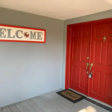14 Guests · Large HEATED Pool · Tropical Backyard+BBQ · GYM · Beach: 3 miles