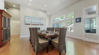 NEW Luxury Home-Heated Pool, Hot Tub, Pool House, Movie Theater & 3 Game Rooms!