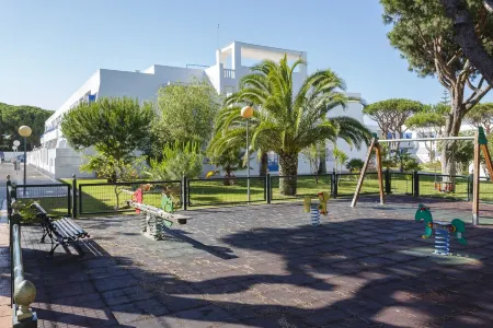 URB. THE ALMADRABA Отели рядом с достопримечательностью «Camping La Rana Verde»