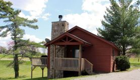 Stones Throw from Giant City Park, Wineries, Hiking, Biking, Hunting and more.