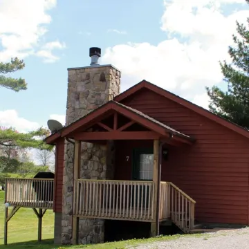 Stones Throw from Giant City Park, Wineries, Hiking, Biking, Hunting and more.