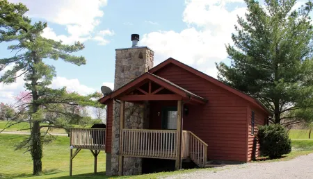 Stones Throw from Giant City Park, Wineries, Hiking, Biking, Hunting and more.