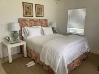 Tropical Getaway 4 miles from Beach