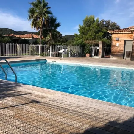 Apartment in residence with swimming pool, janitor, 7 minutes walk from the beach