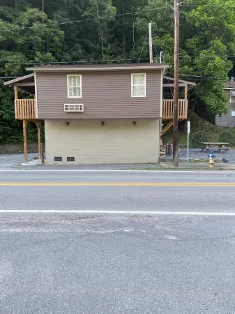 Highwater Inn Sleeps up to Ten