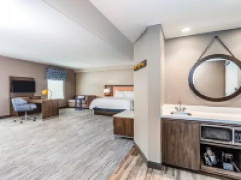 Hampton Inn & Suites Kittery-Portsmouth Hotels in Kittery