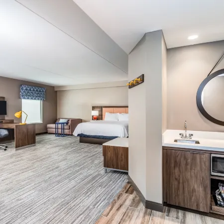 Hampton Inn & Suites Kittery-Portsmouth
